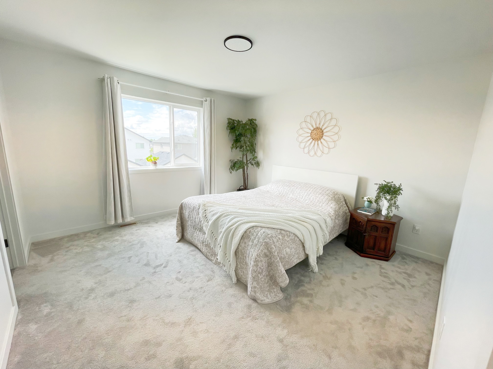 4310 28 Avenue S · Main bedroom · After / 4310 28 Avenue S · 主卧 · 布置后
